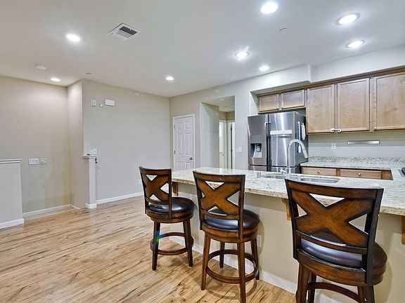 5th image of 1481 Lee Pl
