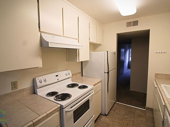 3rd image of 307 Tradewinds Dr APT 6