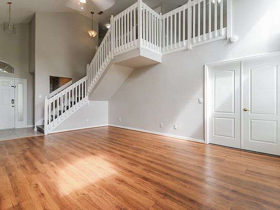 4th image of 3753 Judson Dr