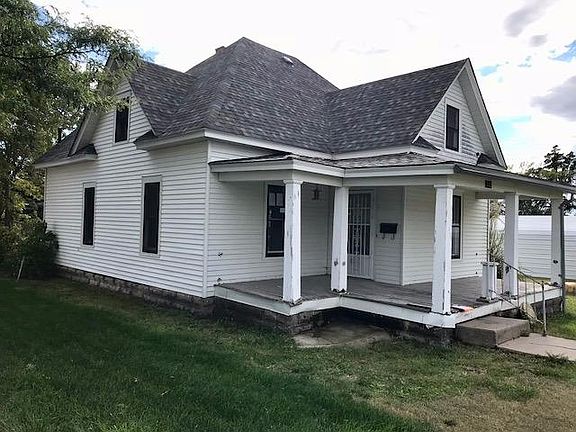 2nd image of 715 N 1st St