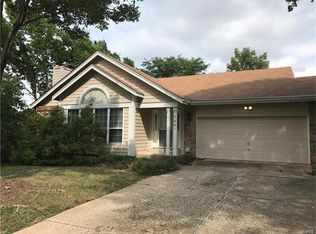 540 Enchanted Pkwy, Ballwin, MO 63021