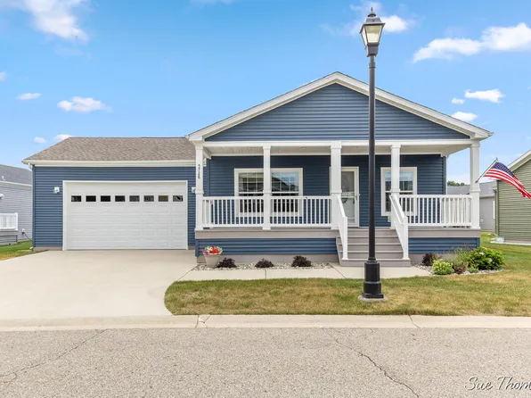 5728 Kingsley Dr NE, Rockford, MI 49341