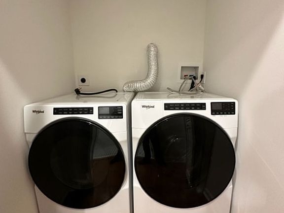 5th image of 327 Pine St Floor 1