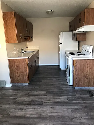 33 Eastman Cres #B-RED Photo 1