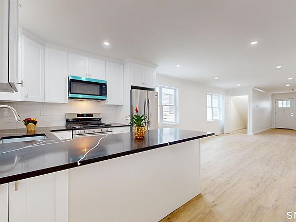 5th image of 186 Jackson Avenue