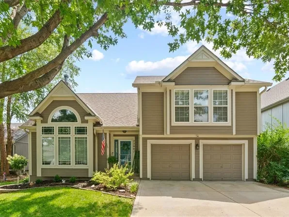 22001 W 51st Ter, Shawnee, KS 66226