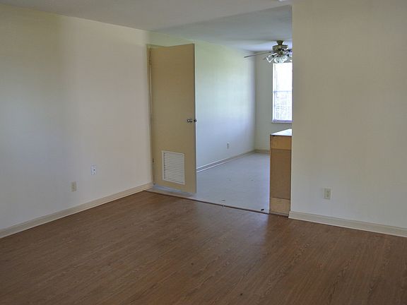 2nd image of 305 Larkspur St