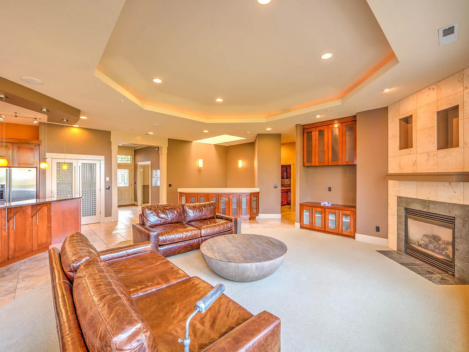 4 bed, 4500 sqft, $5,100 — Photo 2