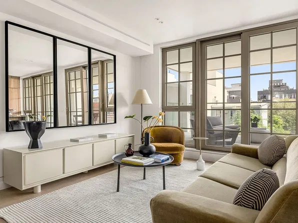 686 Leonard St APT 3, Brooklyn, NY 11222