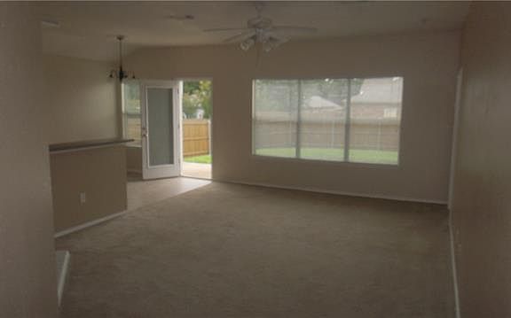 3rd image of 2605 Hilcroft Ave