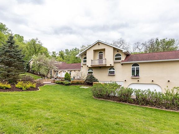 3rd image of 115 Wildwood Dr
