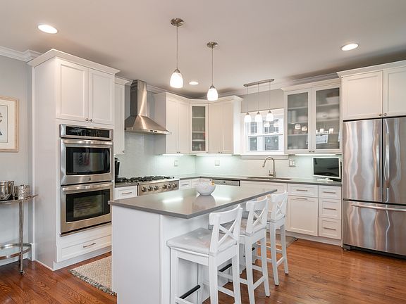 4th image of 710 S Lyman Ave