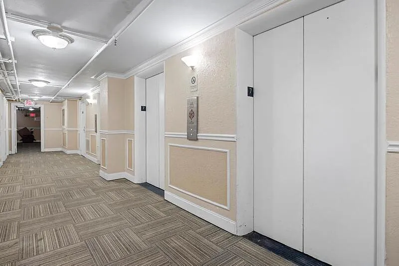 Building Photo - 311 W Ashley St #706