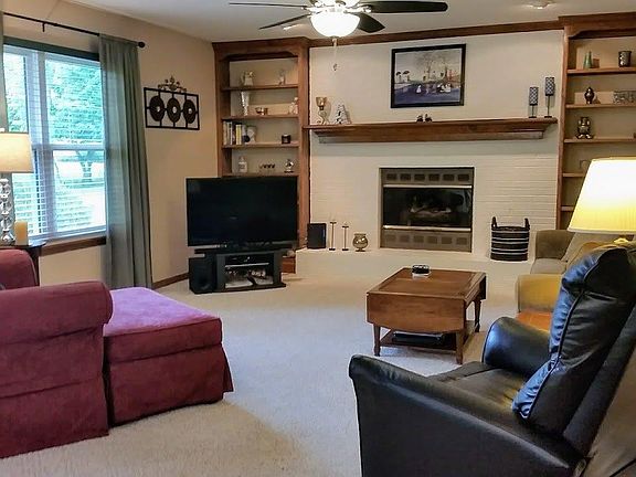 4th image of 9535 Kelly Dr