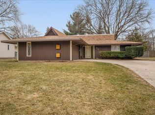 30 Somerset Rd, Montgomery, IL 60538