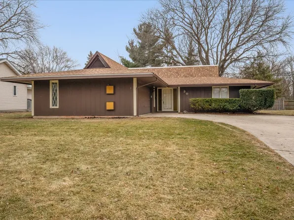 30 Somerset Rd, Montgomery, IL 60538