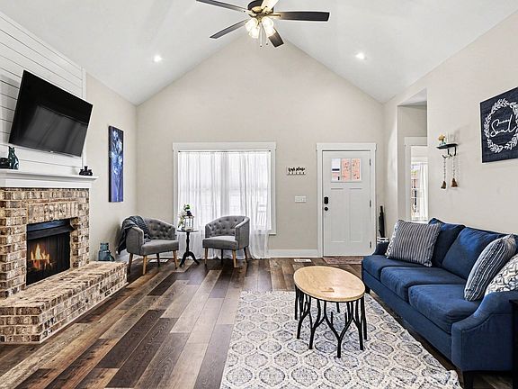 3rd image of 189 Julia Ann Ct