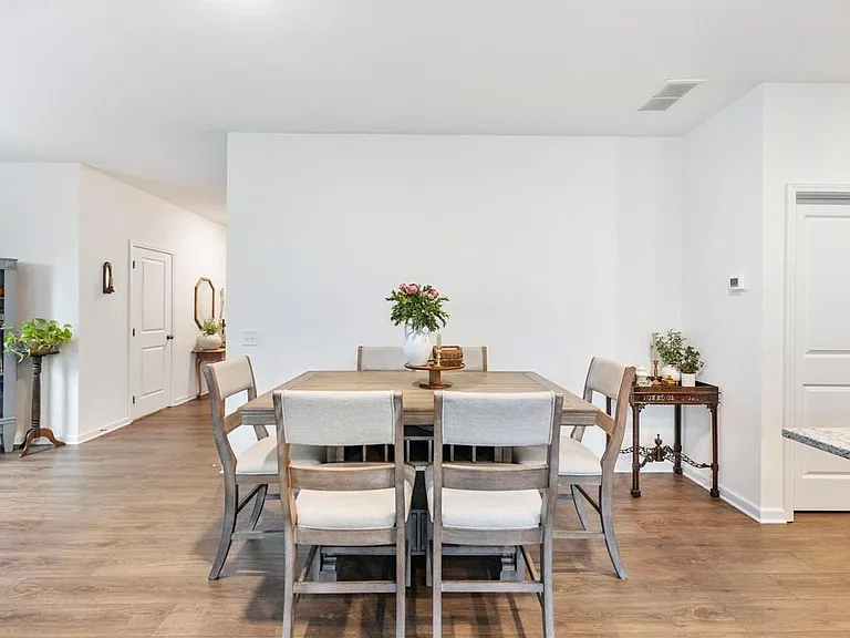 680 Groover St — Photo 9