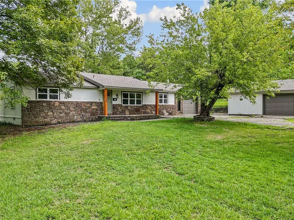 14798 Fisher Rd, Fayetteville, AR 72701