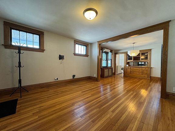 5th image of 2096 Randolph Ave