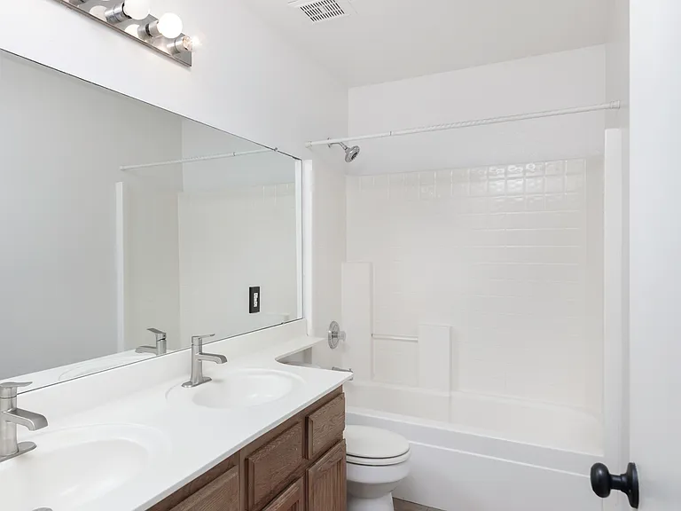 537 E Appaloosa Rd — Photo 11