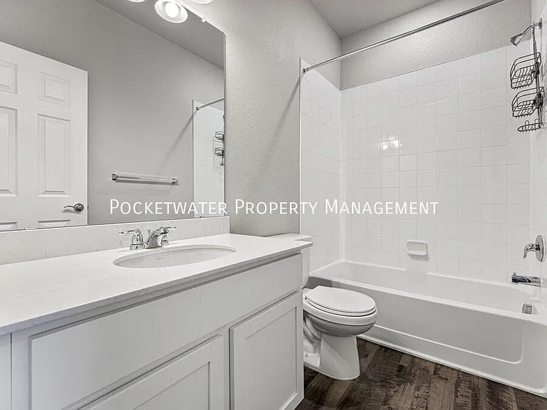176 Ambrose St — Photo 15