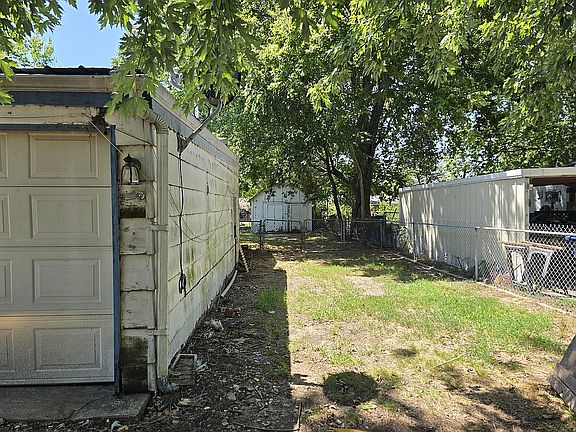 Side of garage going to back