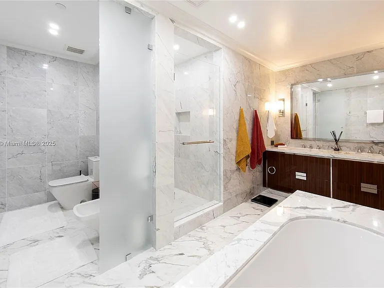 15701 Collins Ave #4403 — Photo 35