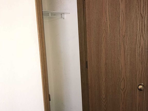 5th image of 215 Aaron Ln
