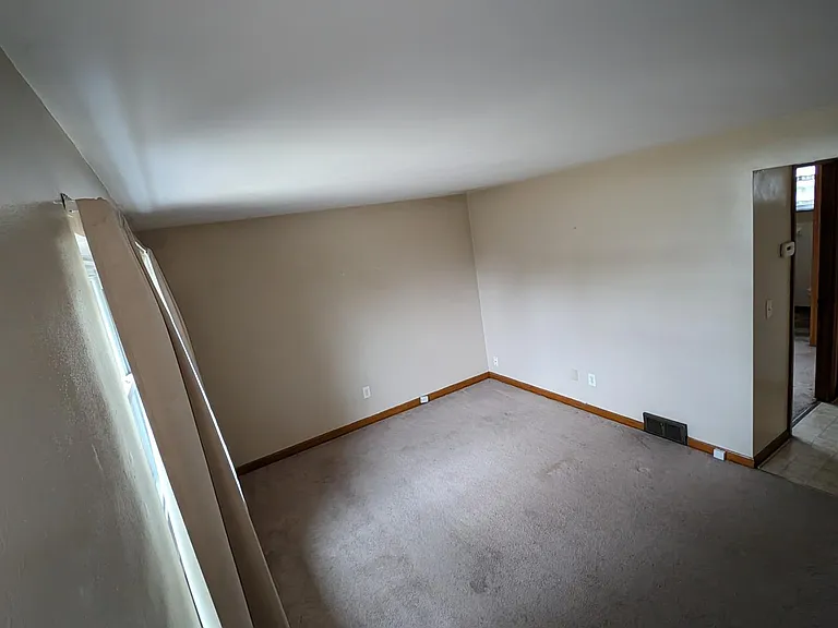 538 Hower St NE — Photo 5