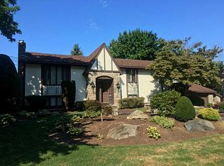 68 W River Pkwy, North Providence, RI 02904