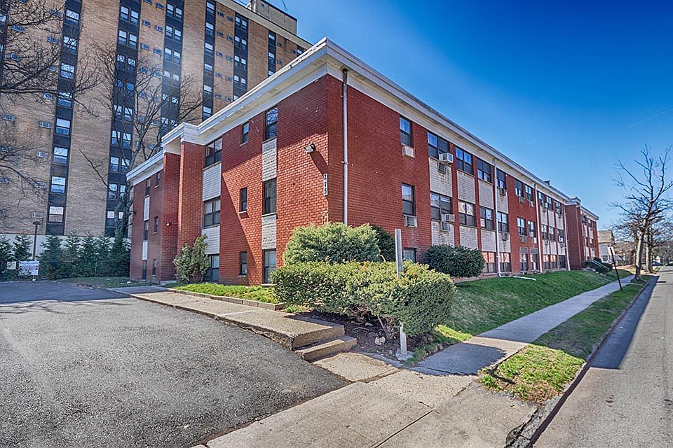1st image of 275 S Harrison St APT 3I