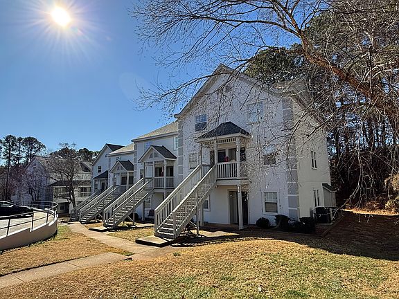 2nd image of 2508 Avent Ferry Rd #2516-204