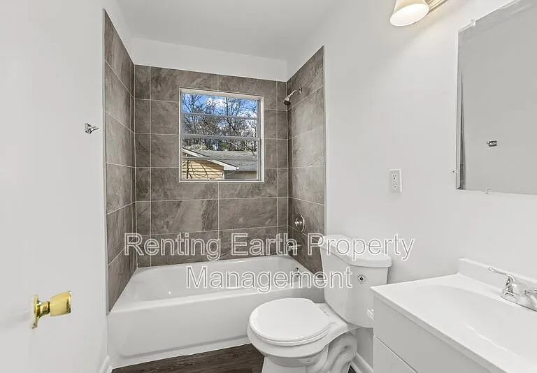 417 Athens Ave — Photo 11