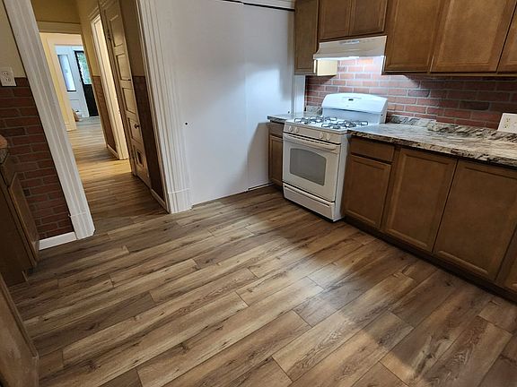 5th image of 823 Wilmington Ave