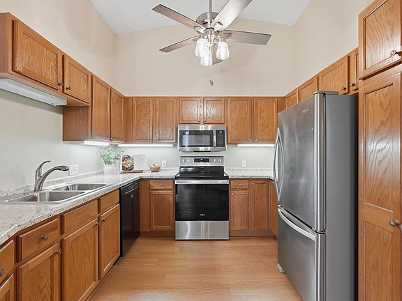 5th image of 724 Victoria Ct