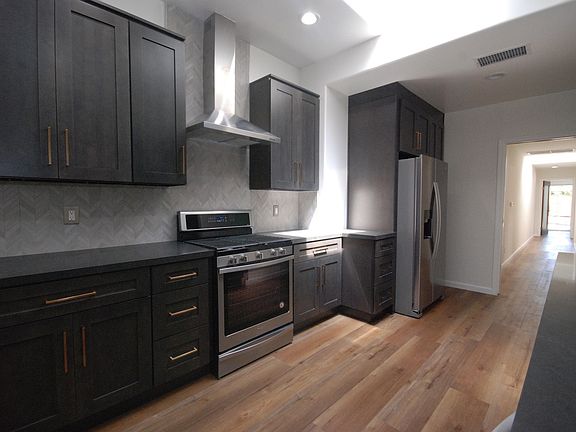 5th image of 530 N Poinsettia Pl #530