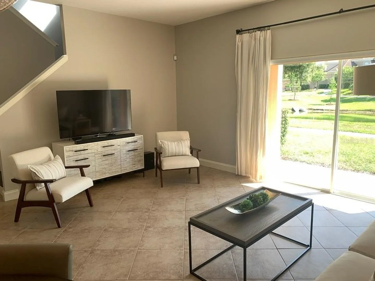 Super Location For This 2 Story 3 Bdrm Townhouse!! — Photo 2