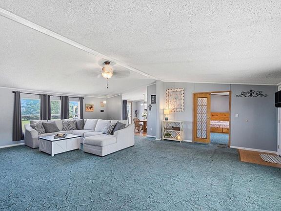 4th image of 1210 Foothills Dr