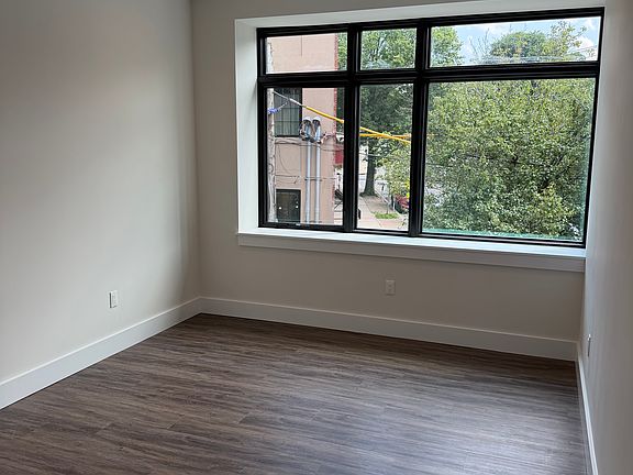 3rd image of 175 E Main St Suite 3
