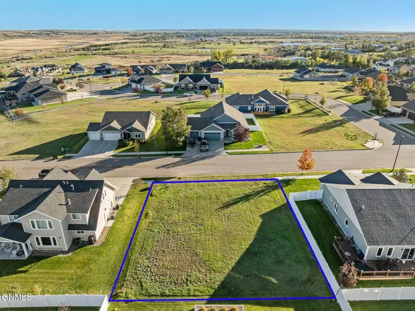 Wyatt St, Williston, ND 58801
