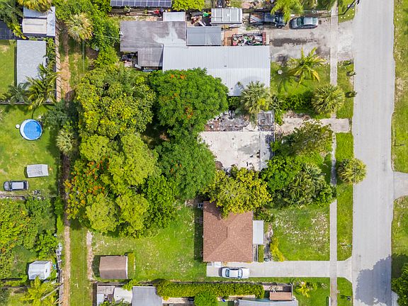 3rd image of 240 PERRY Avenue