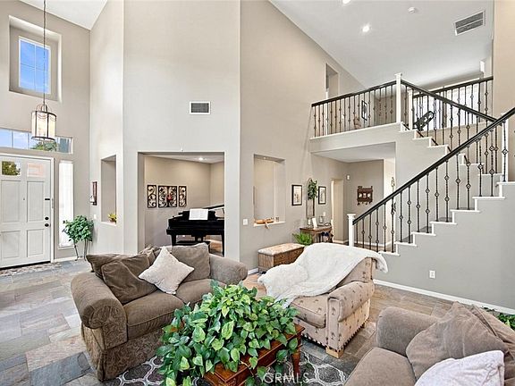 4th image of 26004 Twain Pl
