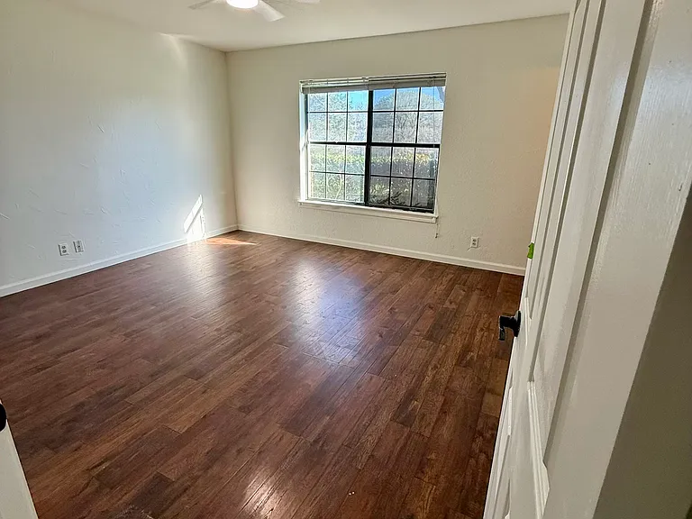 2631 Stafford Dr — Photo 7