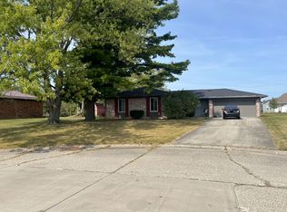32 Whisper Wood Cir, Greenfield, IN 46140