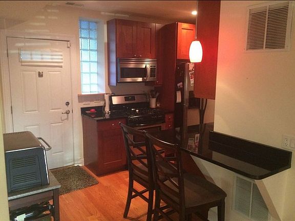 4th image of 7461 N Seeley Ave #1