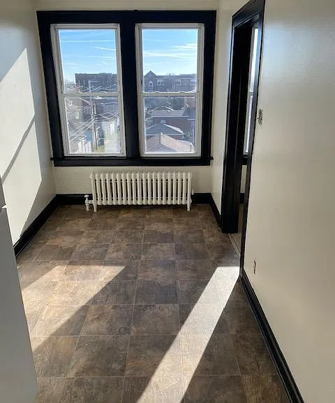 Davis Apartment — Photo 1