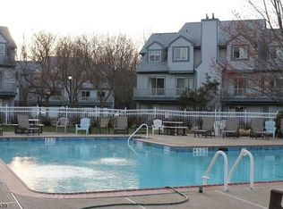 61 Garden Ct, Succasunna, NJ 07876