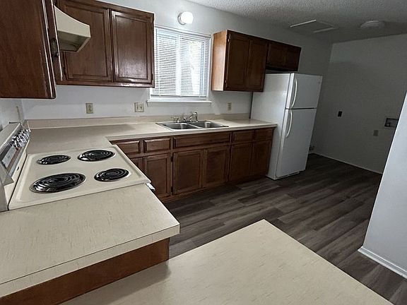 3rd image of 1106-1108 S Joplin Ave #B