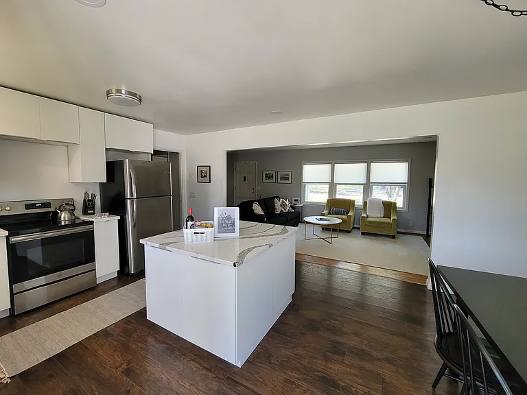205 Derby Ln — Photo 2